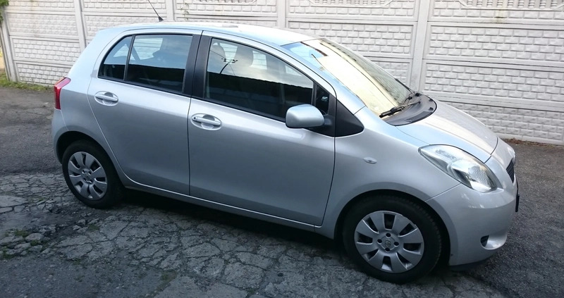 Toyota Yaris cena 15800 przebieg: 215700, rok produkcji 2006 z Tarnów małe 781